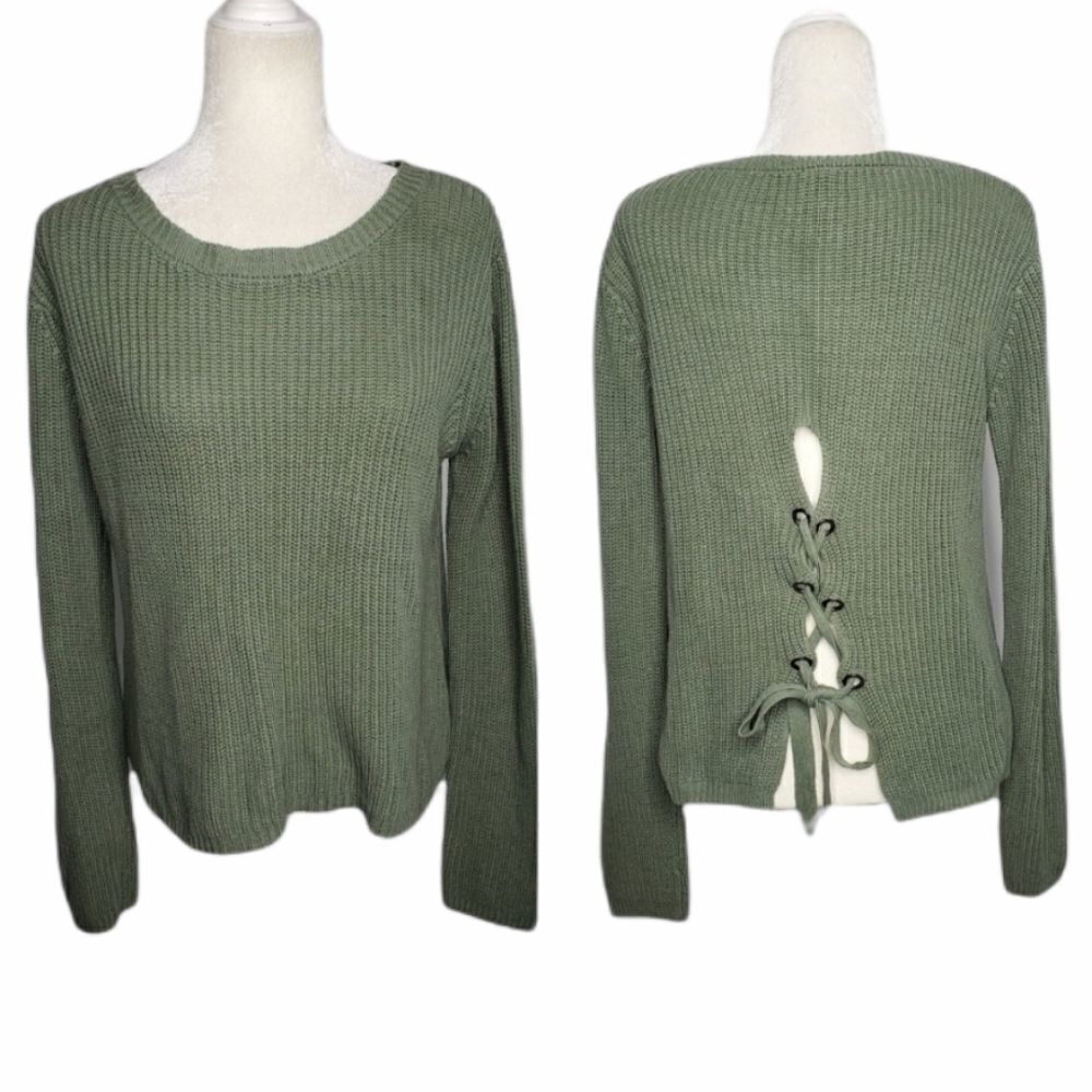 MOON & MADISON sweater olive green lace up back crew neck M‎